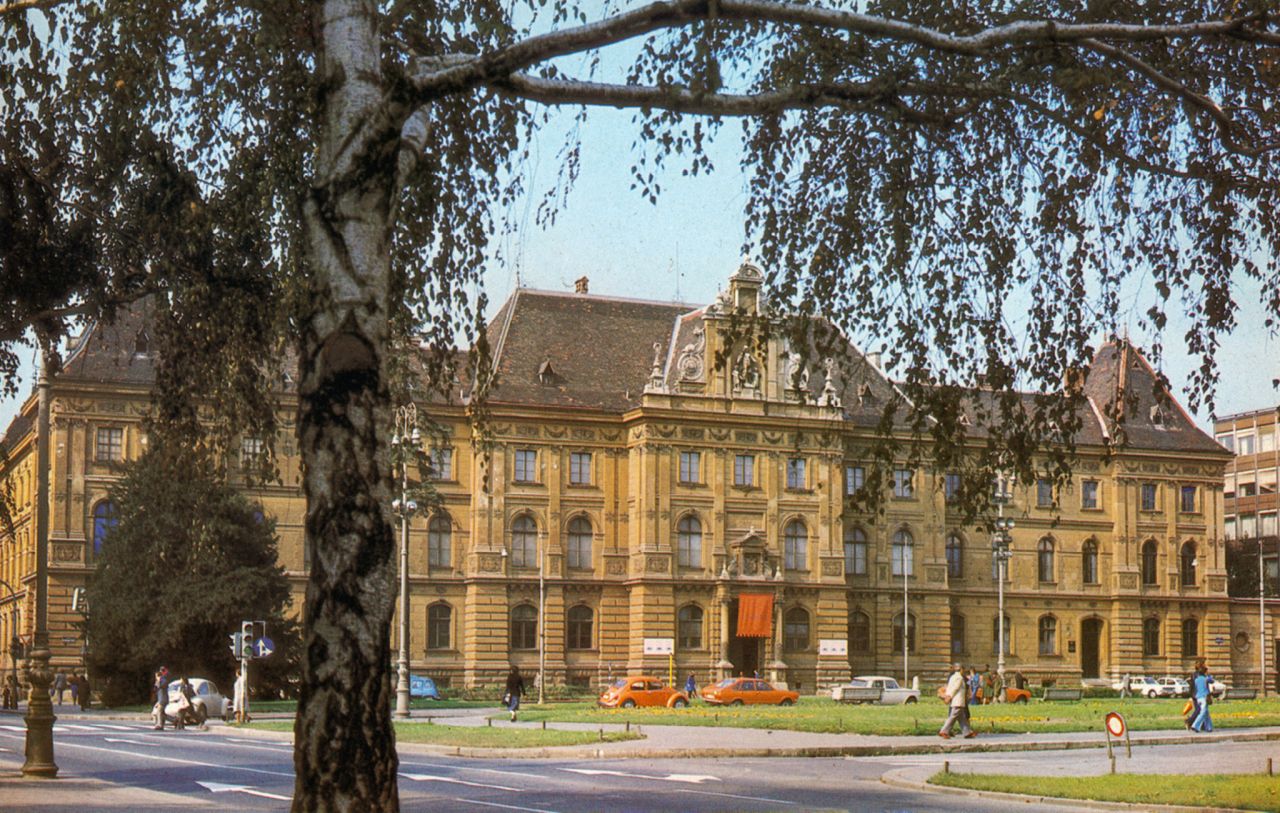Obrtna škola, Trg Maršala Tita (današnji Trg Republike Hrvatske), oko 1980. godine